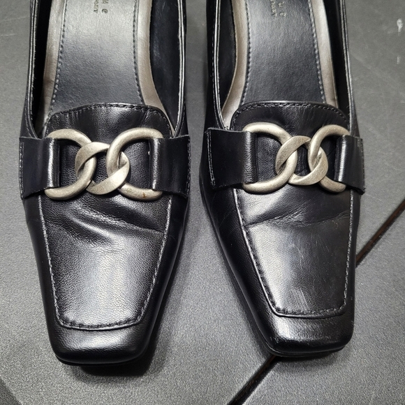 Liz Claiborne First Issue Black Leather Agatha Pumps Size 6.5 - Picture 5 of 8